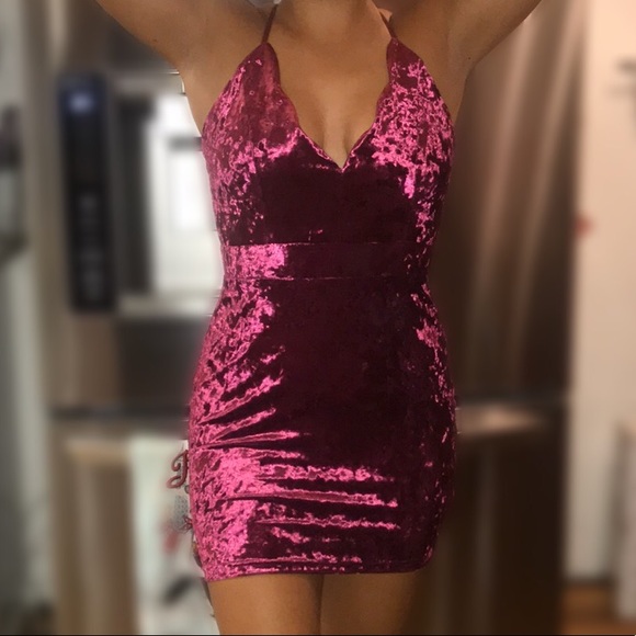 Red velvet dress - Picture 1 of 3